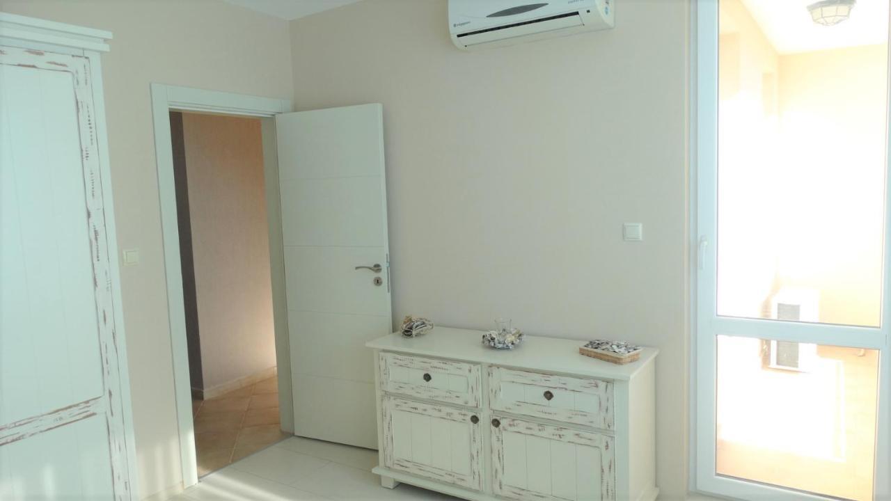 Captain'S Island Deluxe Chernomorets Exterior foto